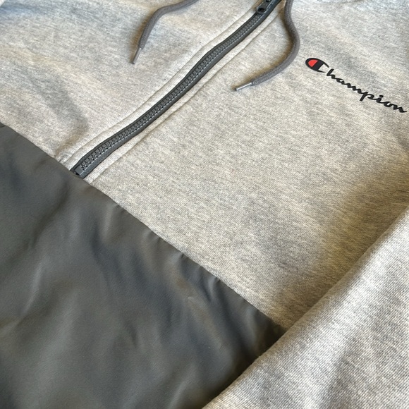 Men’s Grey Champion Half-Zip; Size: M - Picture 4 of 9